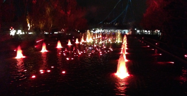 Canada's Wonderland Halloween Haunt Fountain Lights